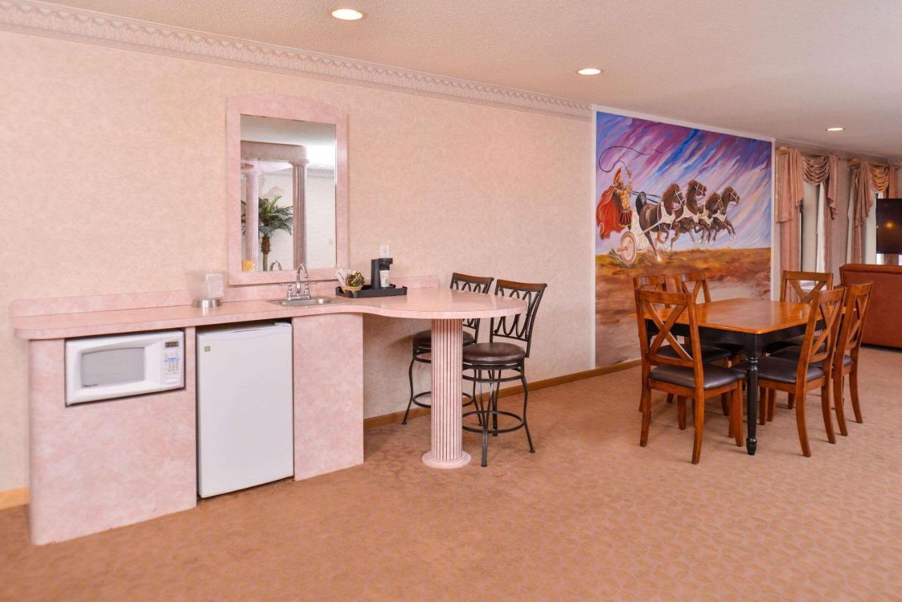Atlantis Family Waterpark Hotel, Ascend Collection Hotel Lake Delton