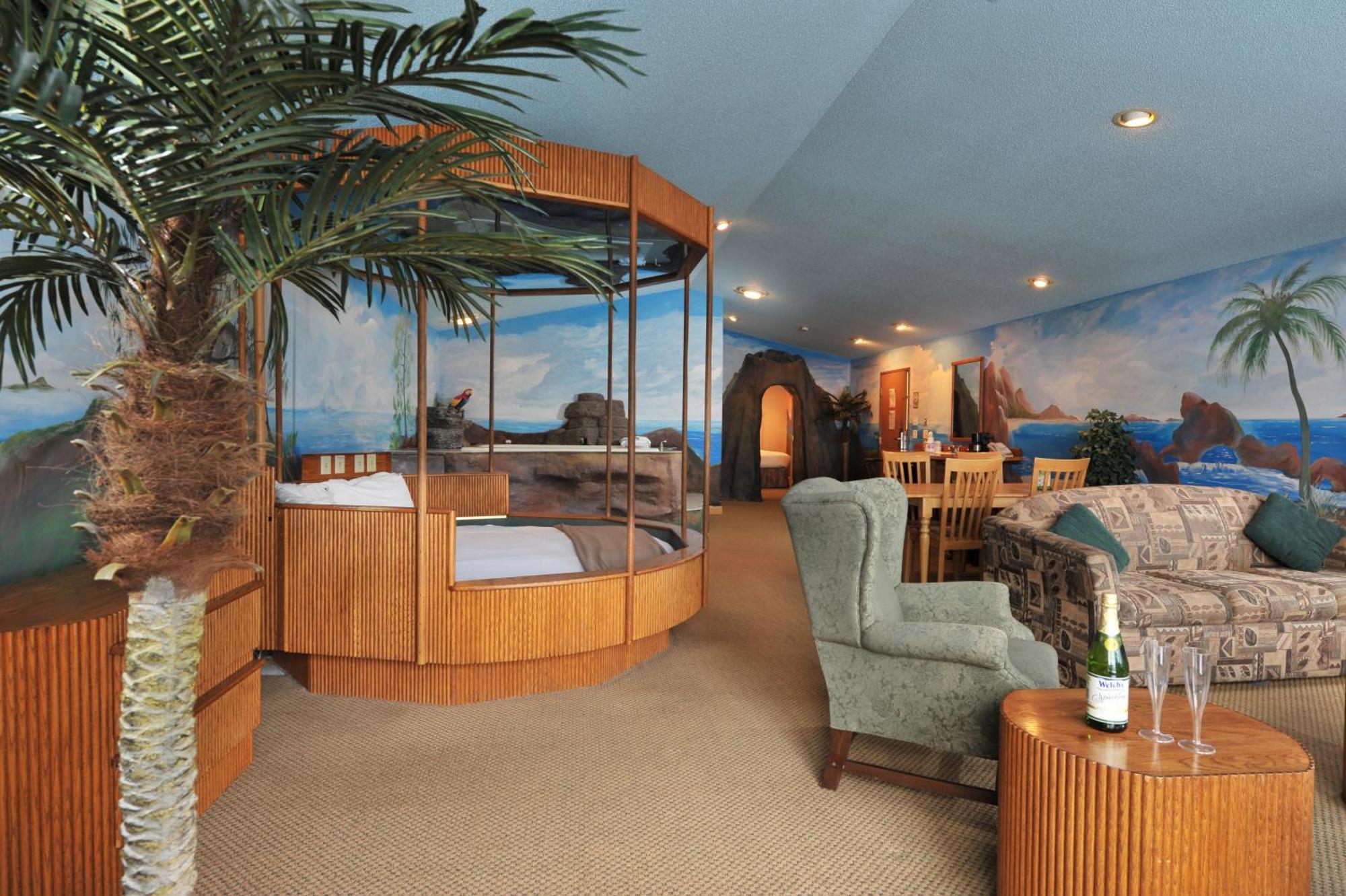 Atlantis Family Waterpark Hotel, Ascend Collection Hotel Lake Delton