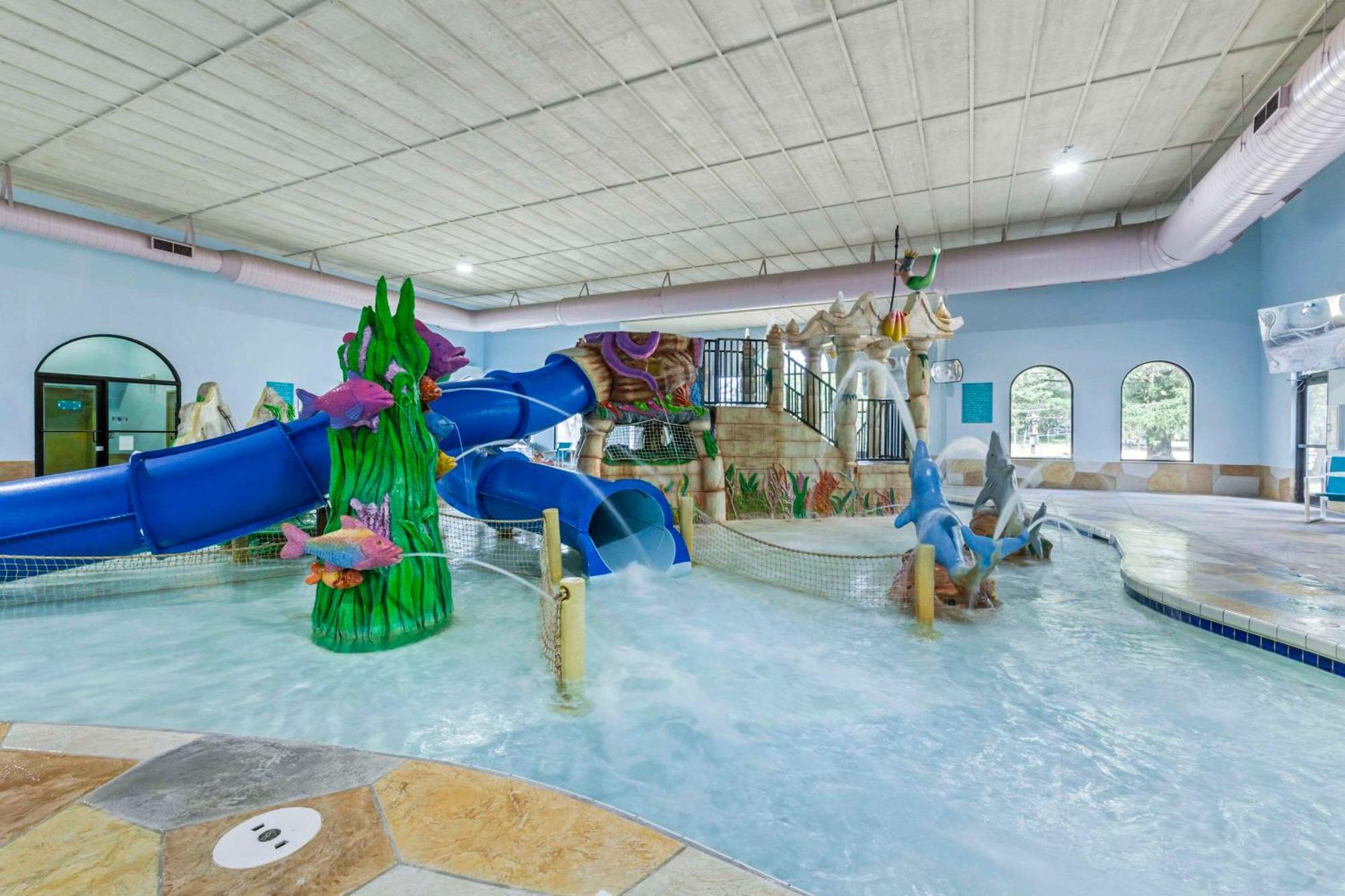 Atlantis Family Waterpark Hotel, Ascend Collection Hotel Lake Delton