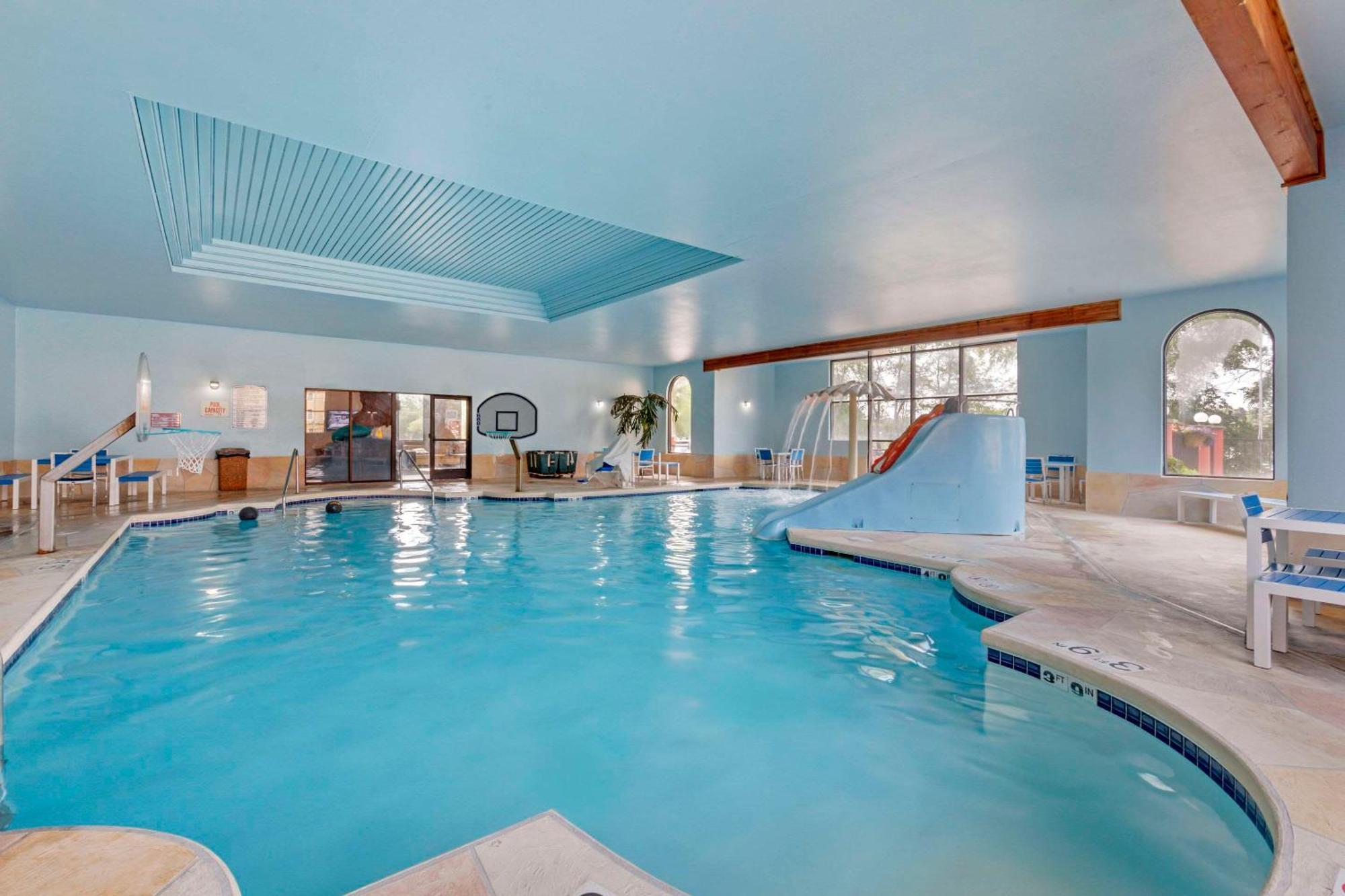 Hotel Atlantis Family Waterpark Hotel, Ascend Collection Lake Delton