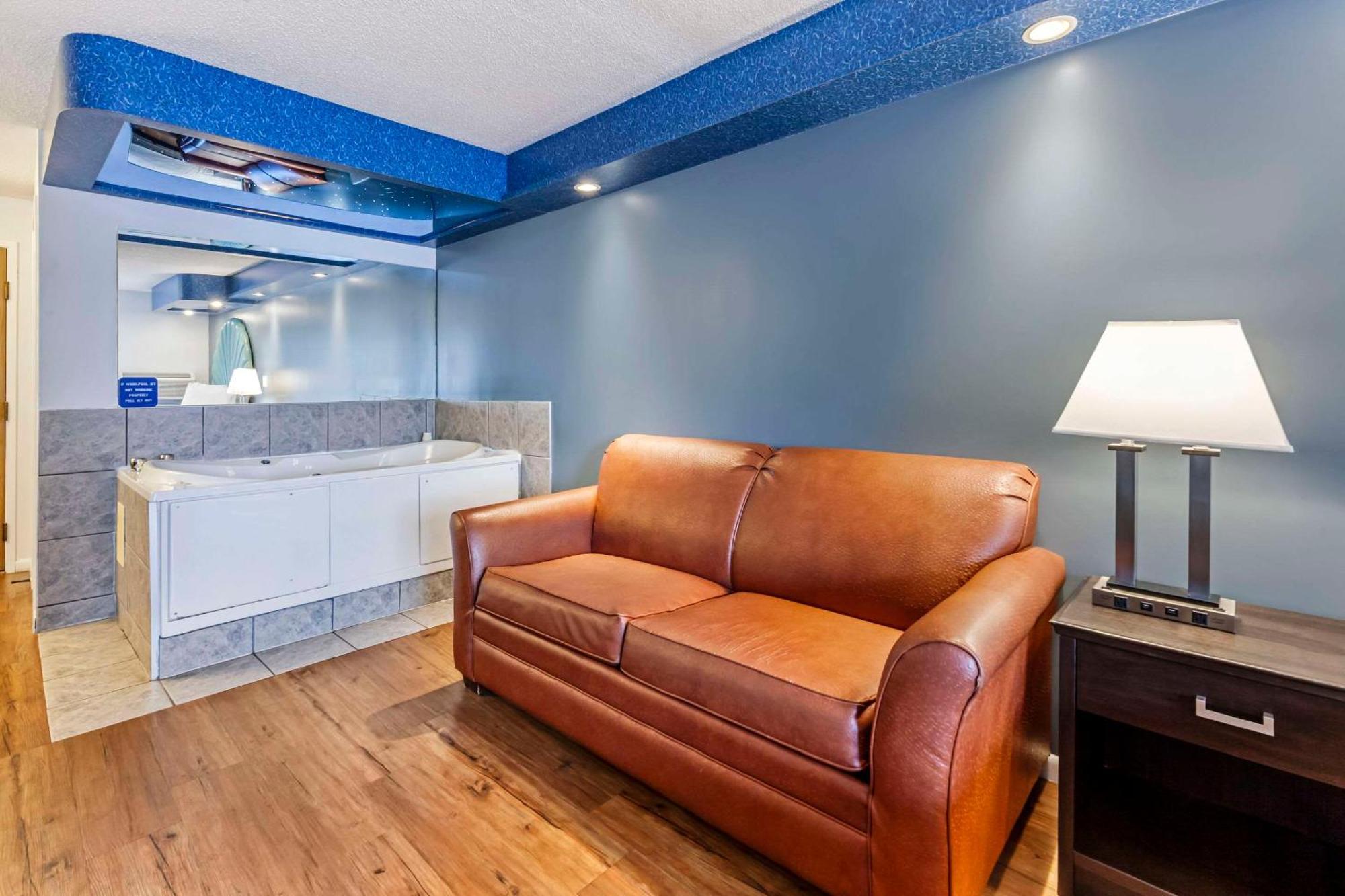 Atlantis Family Waterpark Hotel, Ascend Collection Hotel Lake Delton