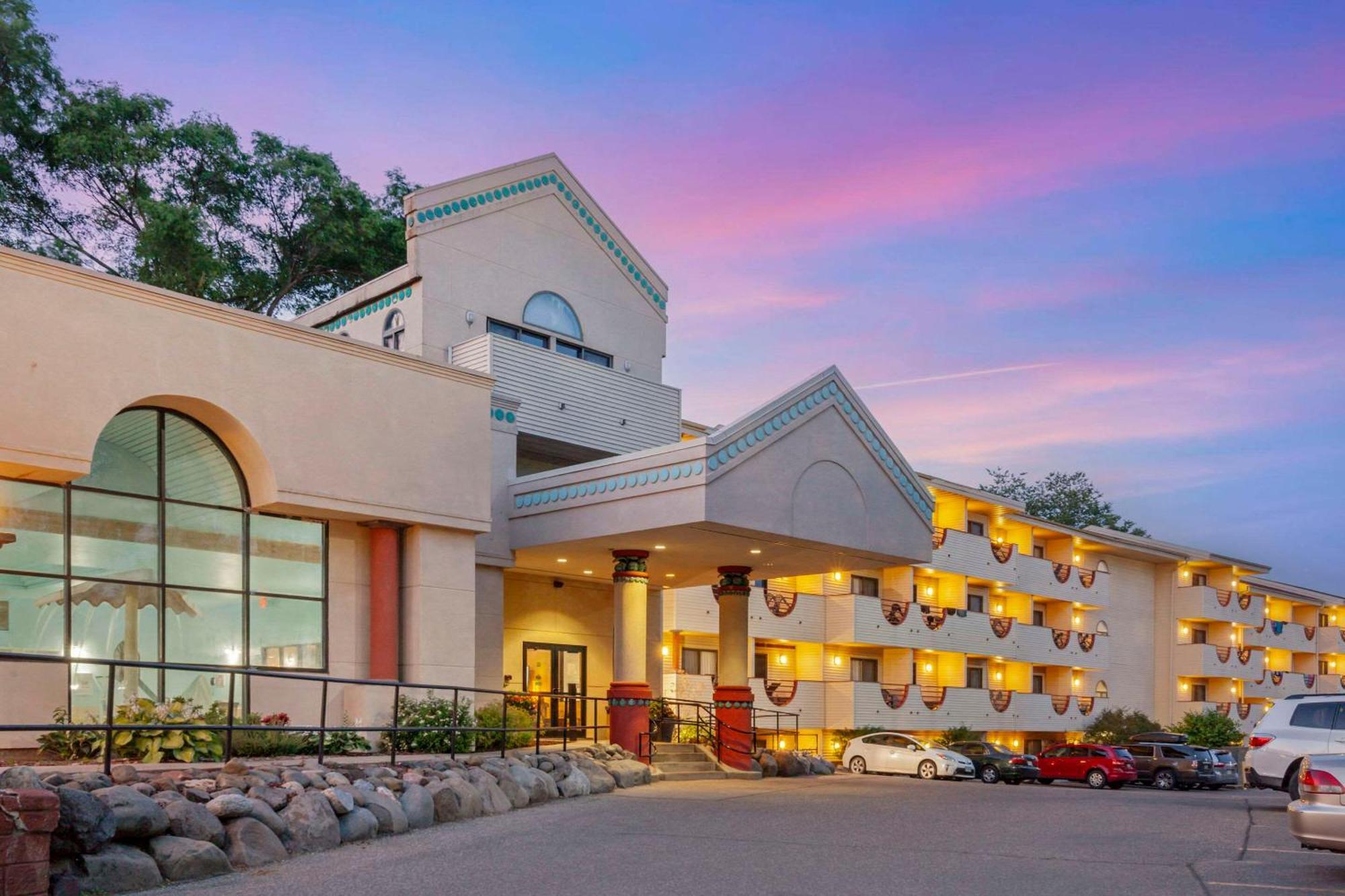 Atlantis Family Waterpark Hotel, Ascend Collection Hotel 3*
